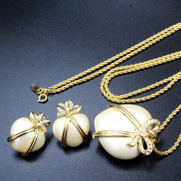 Joan Rivers Contemporary Puff Heart Beige Necklace Earrings Set - Picture 8 of 12